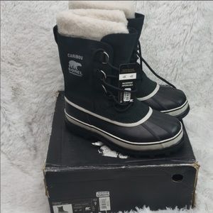 Sorel Caribou boots sz 9. Worn only once.